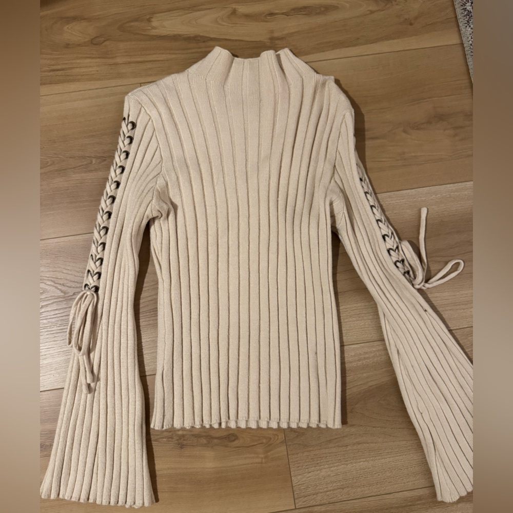Sweater with tied sleeve